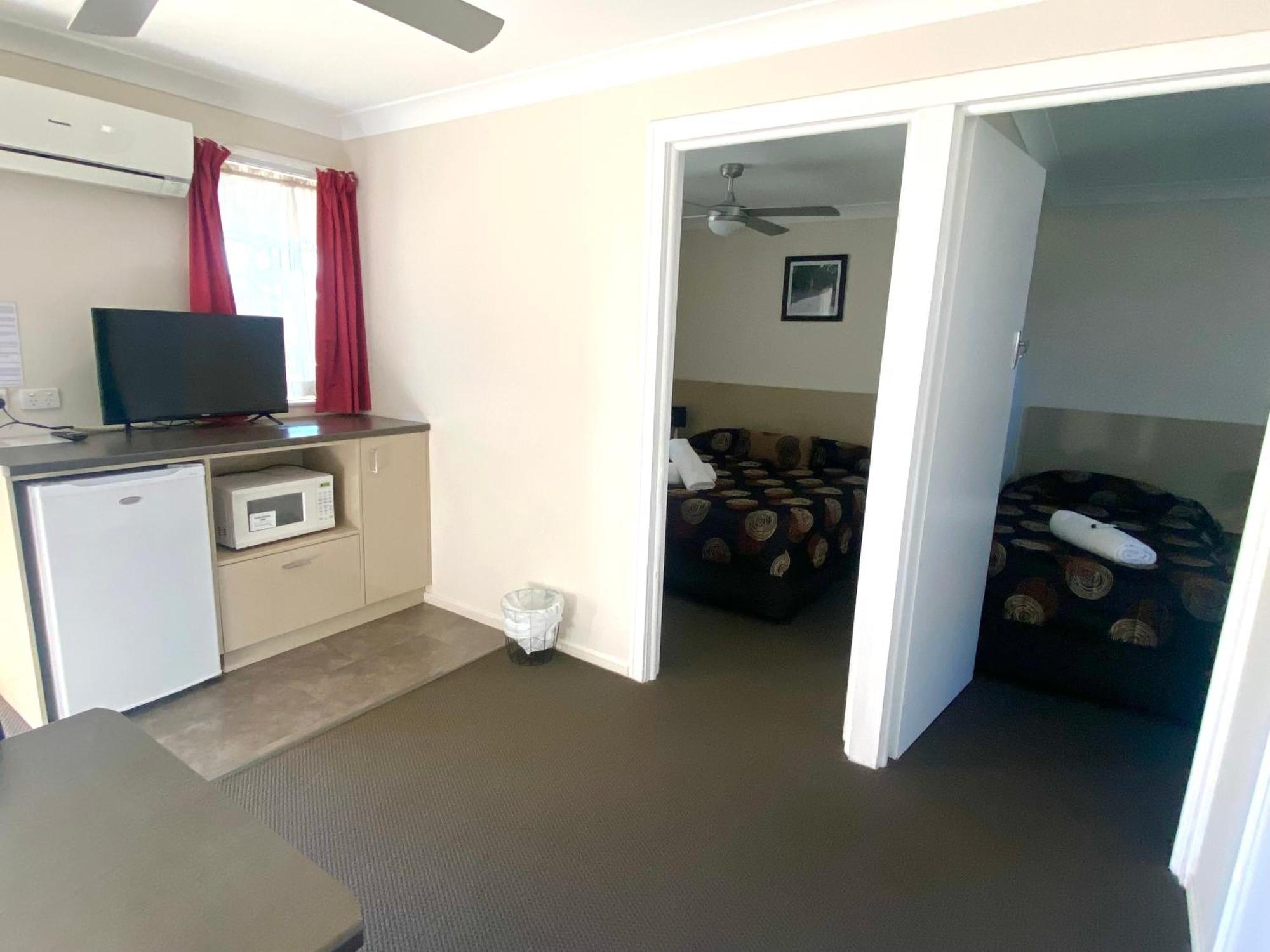 High Street Motor Inn Станторп Екстер'єр фото