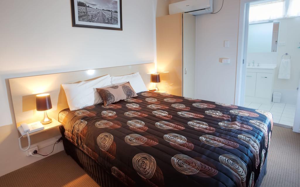 High Street Motor Inn Станторп Екстер'єр фото