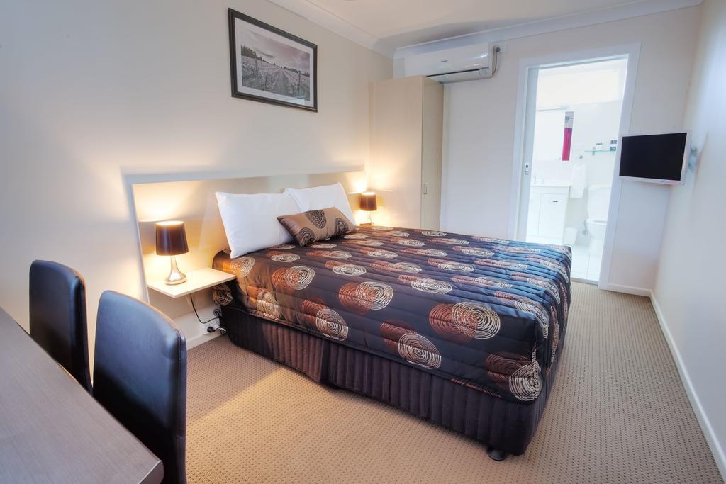 High Street Motor Inn Станторп Екстер'єр фото