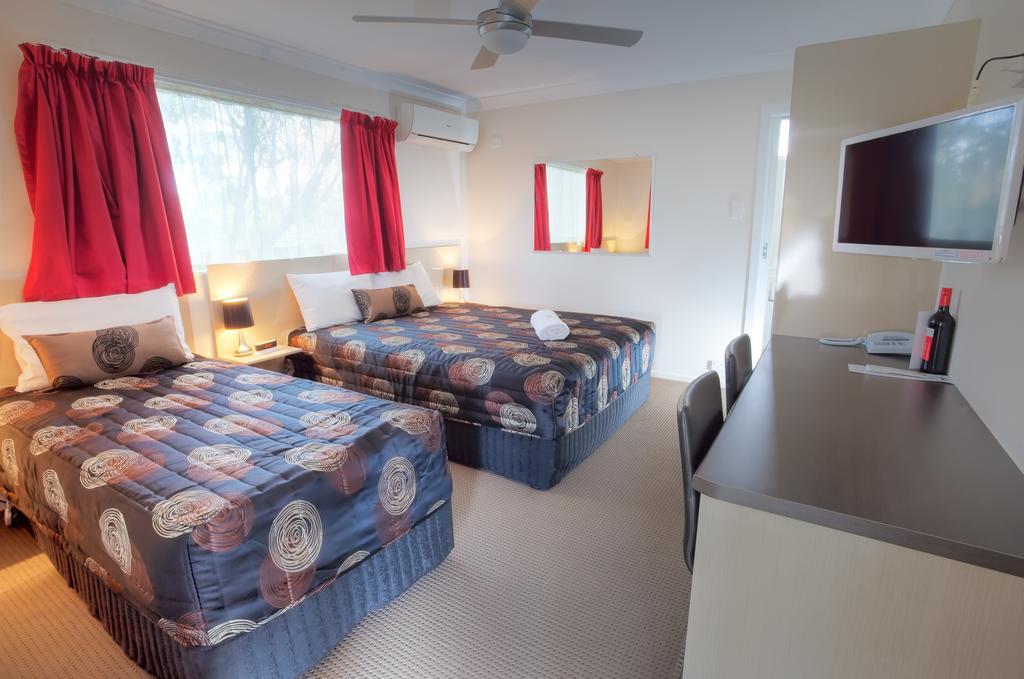 High Street Motor Inn Станторп Екстер'єр фото