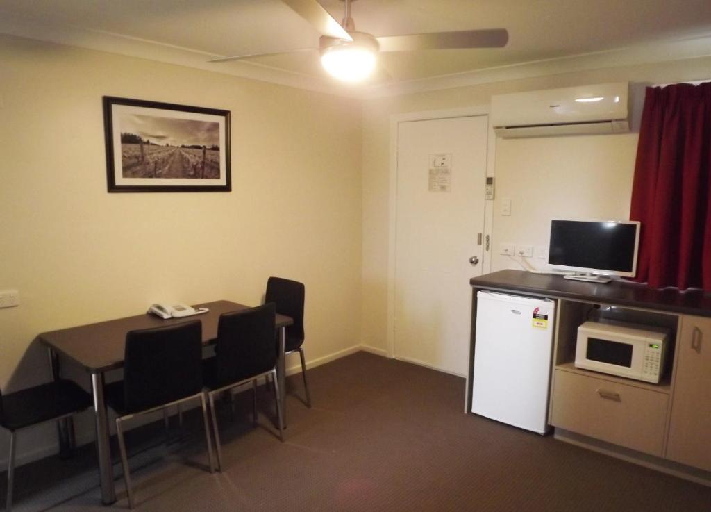 High Street Motor Inn Станторп Номер фото